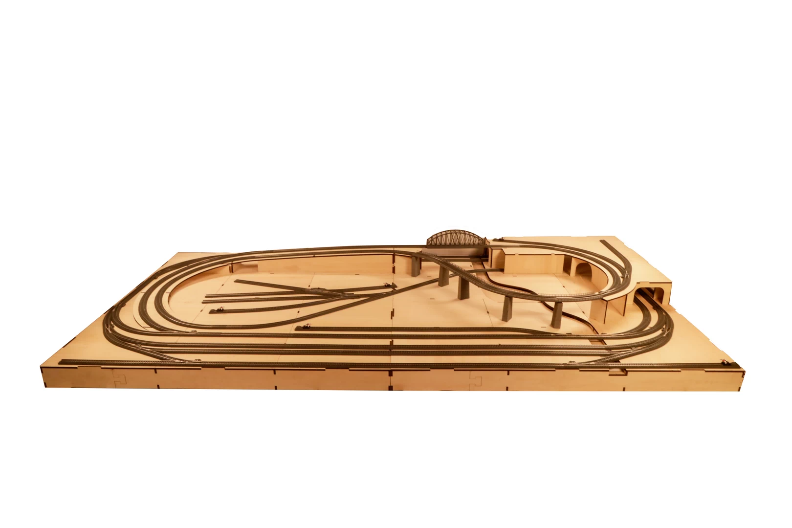 Groß-Burgstein mit Schattenbahnhof ohne Gleise mit Füßen - B-Ware Groß-Burgstein mit Schattenbahnhof ohne Gleise mit Füßen - B-Ware